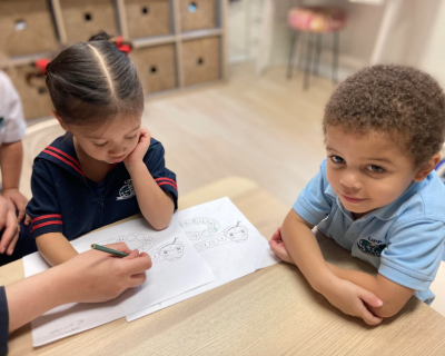 preschoolers working on a French assignment